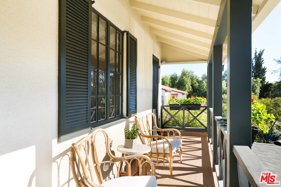 4115 Holly Knoll Drive Los Angeles, CA 90027 - Photo 18 of 29