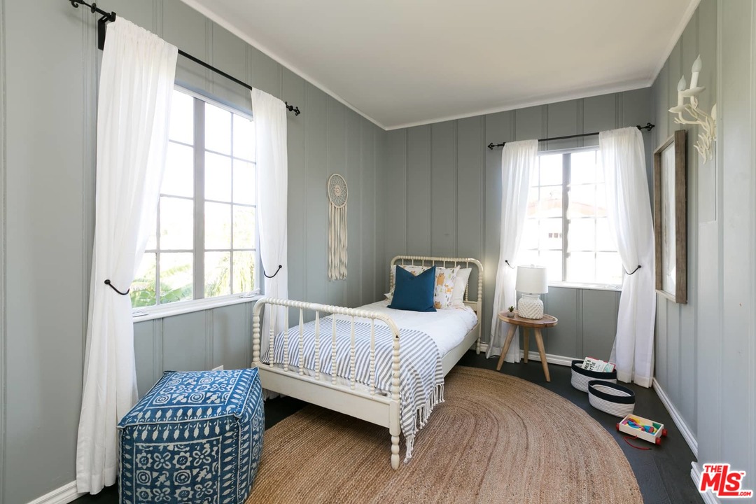 4115 Holly Knoll Drive Los Angeles, CA 90027 - Photo 19 of 29