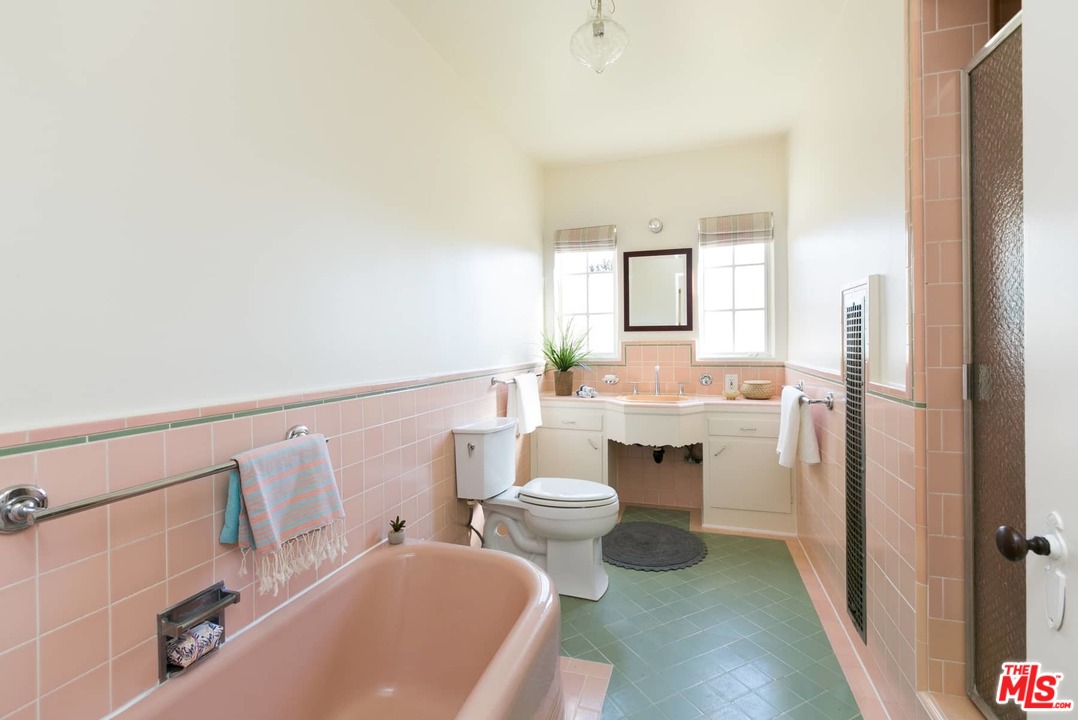 4115 Holly Knoll Drive Los Angeles, CA 90027 - Photo 20 of 29