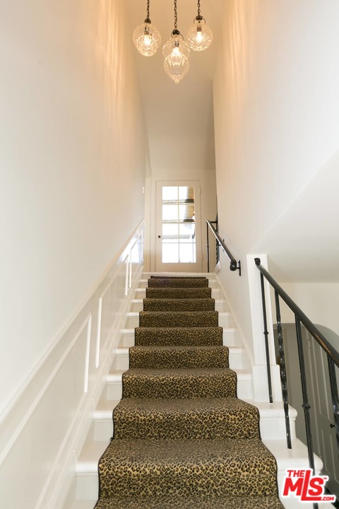 4115 Holly Knoll Drive Los Angeles, CA 90027 - Photo 21 of 29