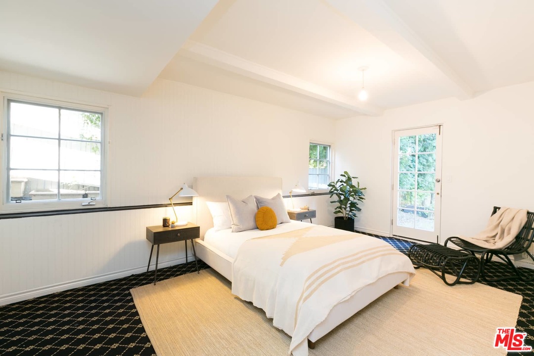 4115 Holly Knoll Drive Los Angeles, CA 90027 - Photo 26 of 29