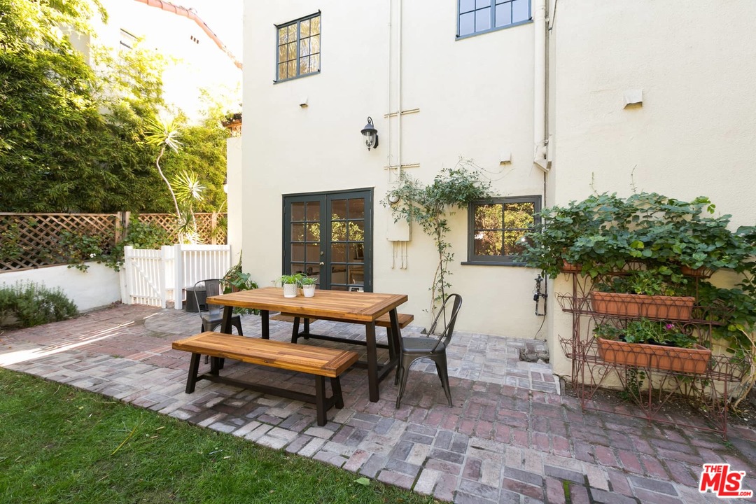 4115 Holly Knoll Drive Los Angeles, CA 90027 - Photo 27 of 29