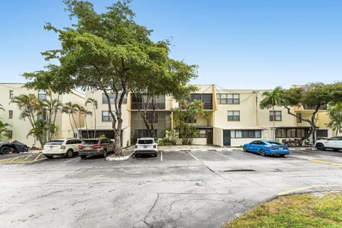 $349,000 | 20200 West Country Club Drive, Unit PH20, Aventura, FL 33180