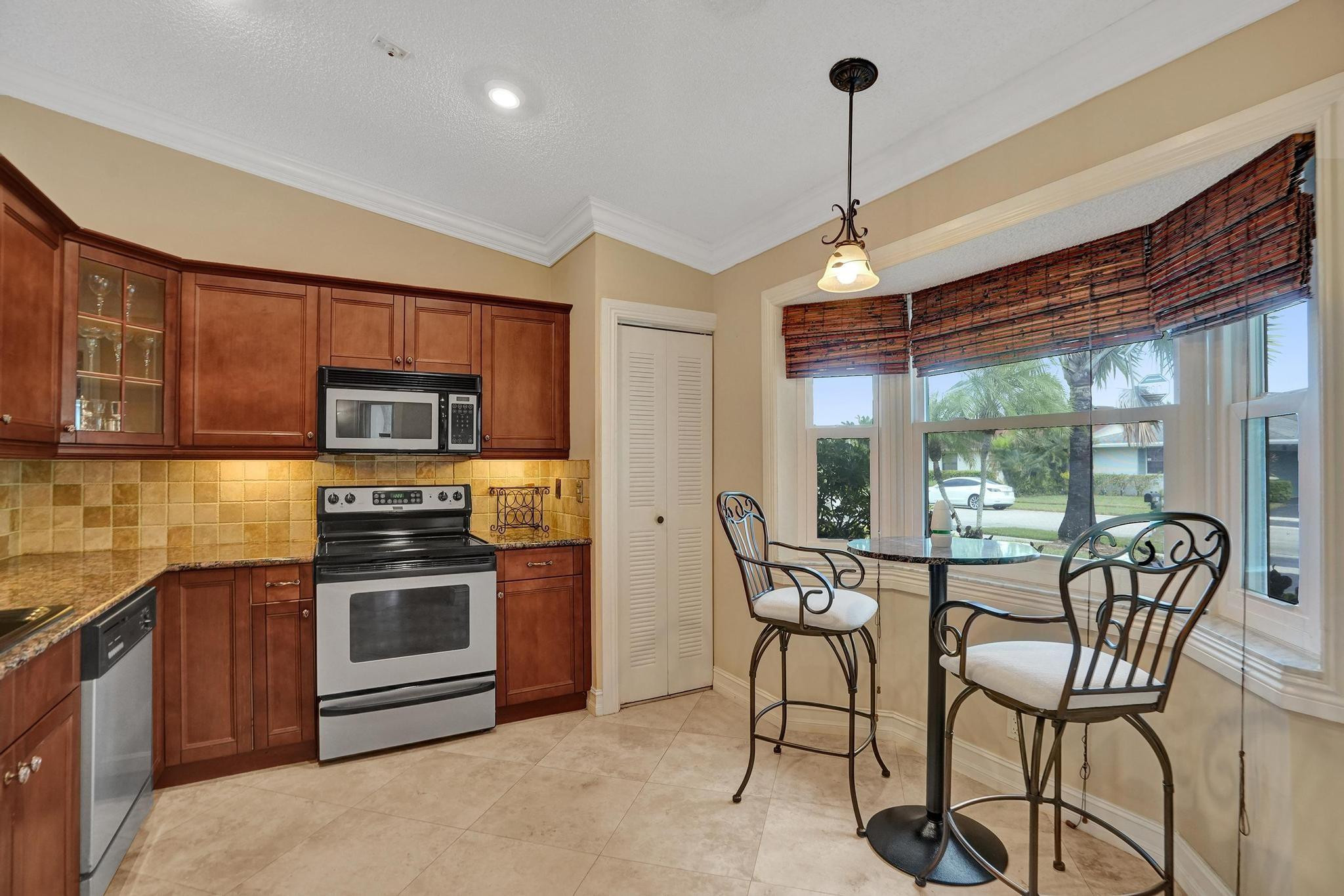 7625 Northwest 88th Way Tamarac, FL 33321 - Photo 4 of 25 Photo 4