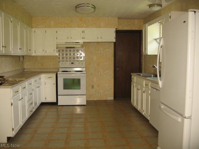 455 Broadview Road Tallmadge, OH 44278 - Photo 7 of 25 KITCHEN VIEW 2 - VINYL FLOORING - COMES FULLY APPLIANCED