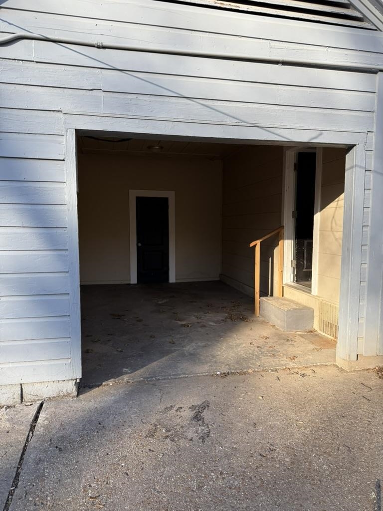 994 Hale Road Memphis, TN 38116 - Photo 22 of 24 View of garage