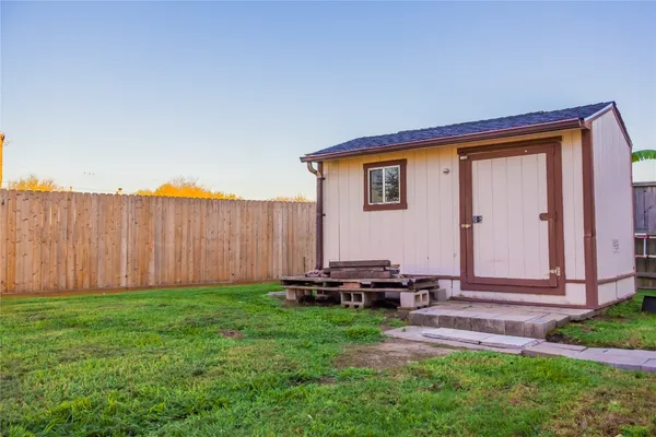 $299,000 | 103 Mammoth Springs Lane, Dickinson, TX 77539