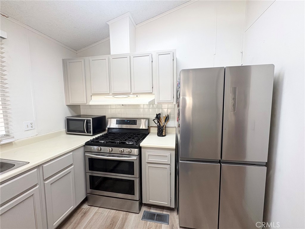 1525 Sweetwater Road Spring Valley, CA 91977 - Photo 5 of 14 Kitchen