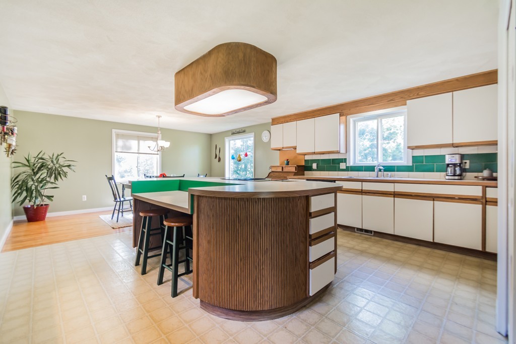 151 Berkeley Road North Andover, MA 01845 - Photo 6 of 30 Gallery Image 6