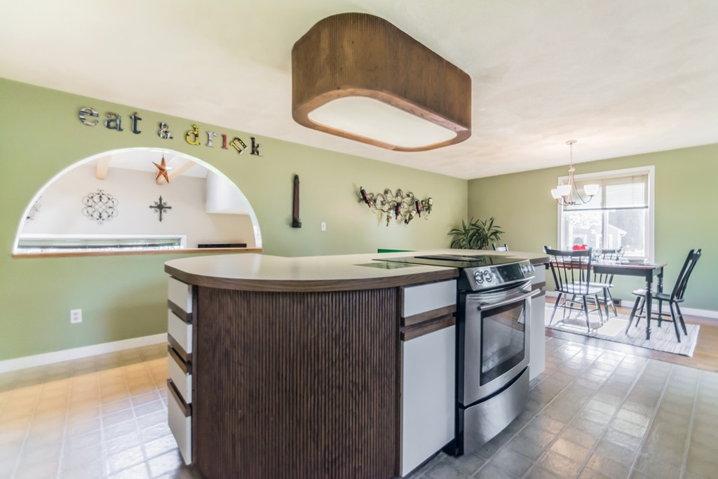 151 Berkeley Road North Andover, MA 01845 - Photo 7 of 30 Gallery Image 7