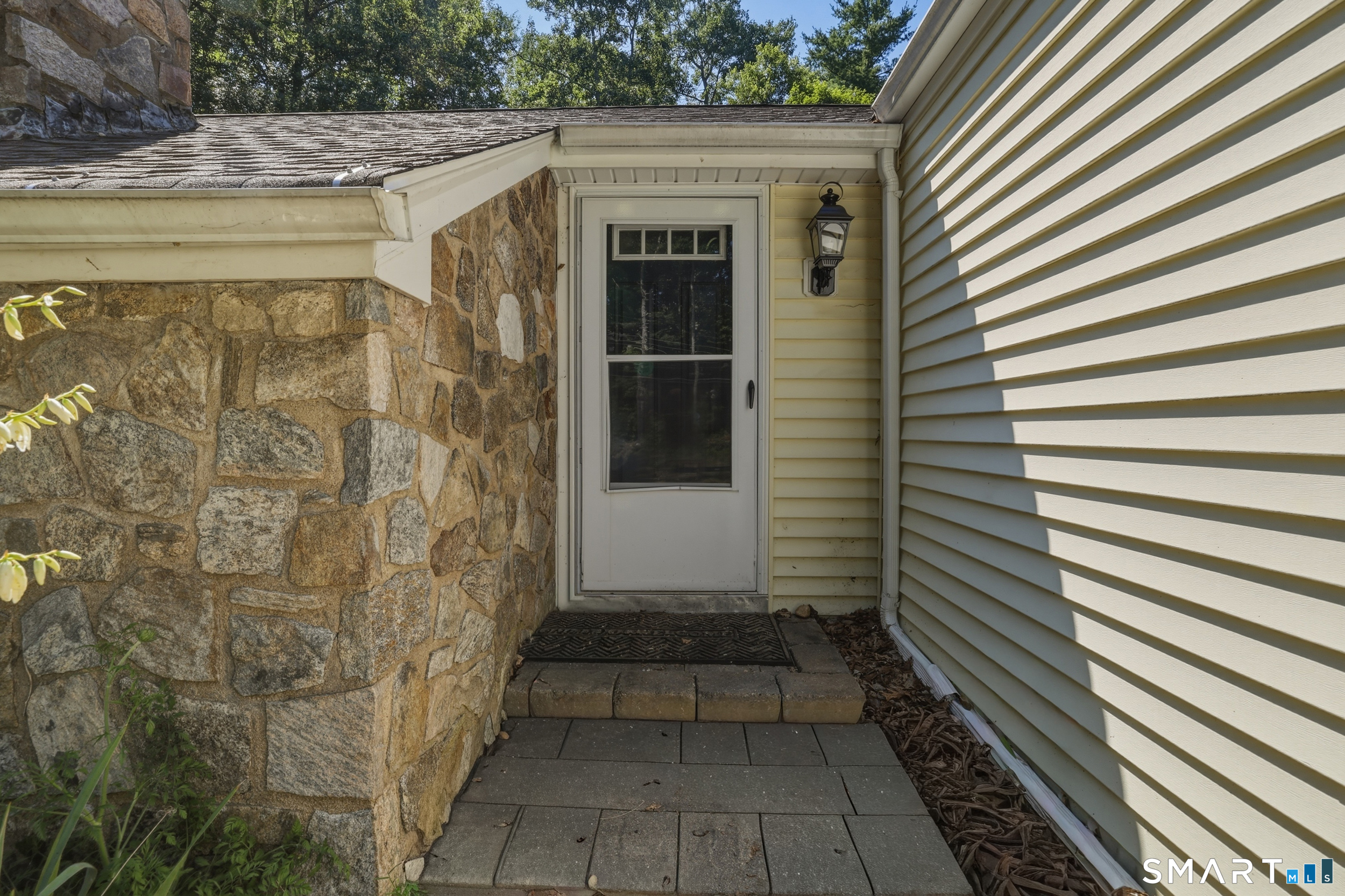 631 Warrenville Road Mansfield, CT 06250 - Photo 2 of 28