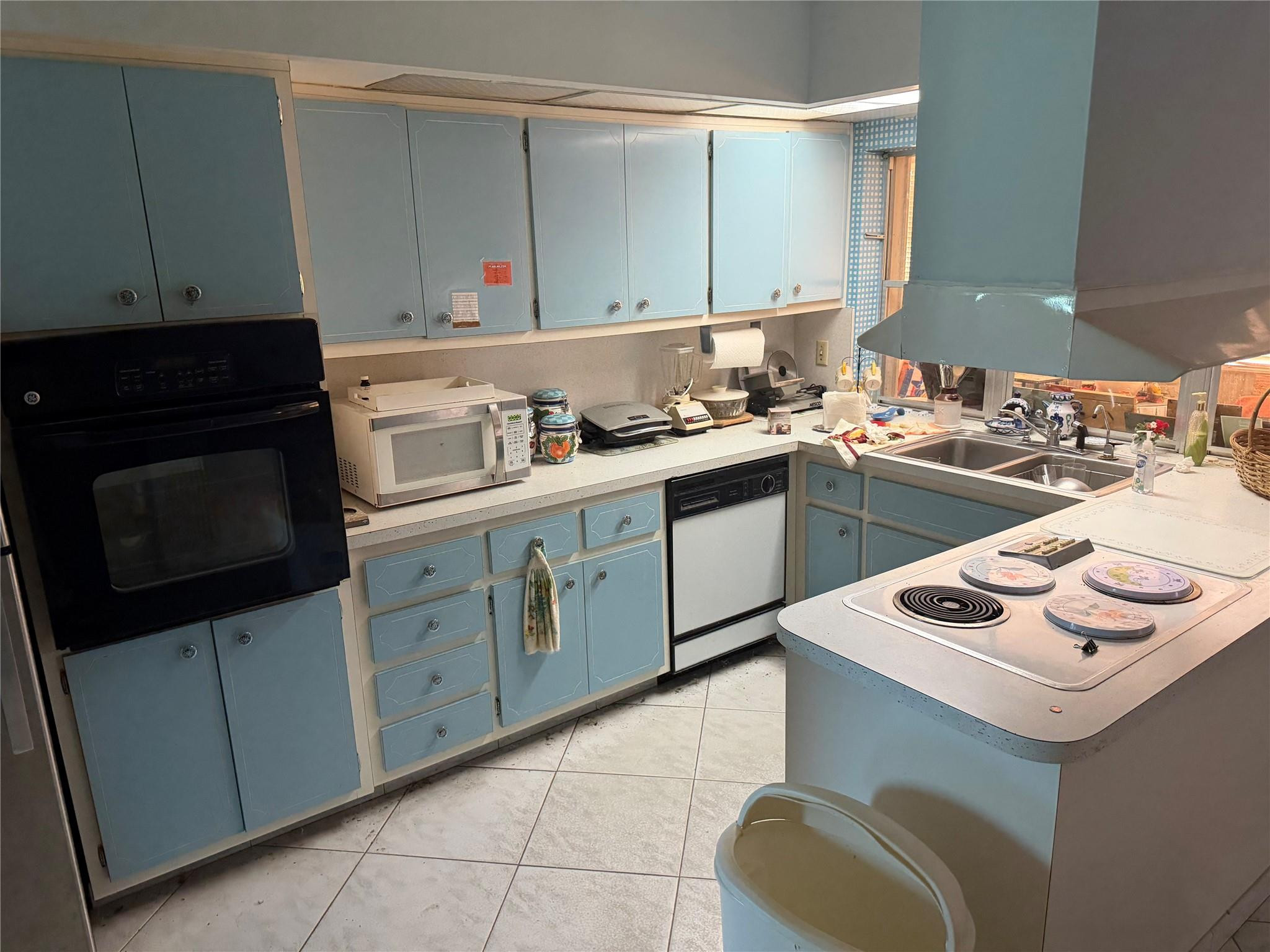 8230 Southwest 87th Terrace Miami, FL 33143 - Photo 7 of 9 Photo 7
