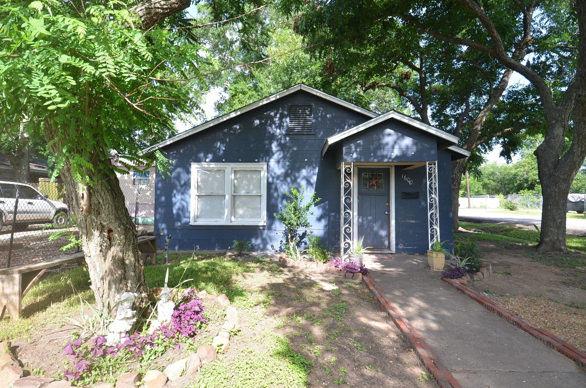 1600 5th Street Rosenberg, TX 77471 - Photo 24 of 24 Convenient driveway and side access to the property.