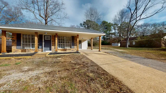 $209,900 | 5656 Highway 301, Horn Lake, MS 38637