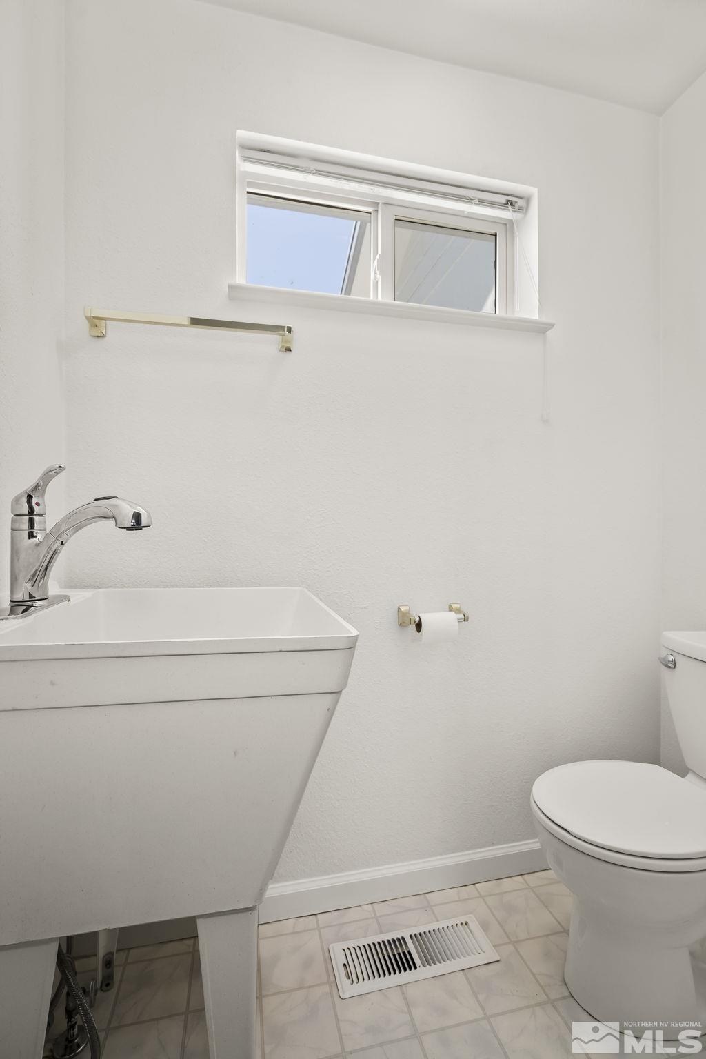 1352 Antelope Valley Road Reno, NV 89506 - Photo 12 of 36 a bathroom with a toilet and a sink