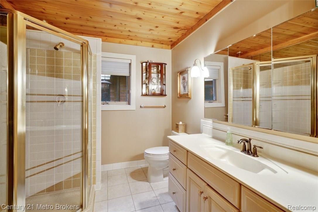 10065 Center Road Fenton, MI 48430 - Photo 28 of 77 dsc09409-dsc09411.jpg