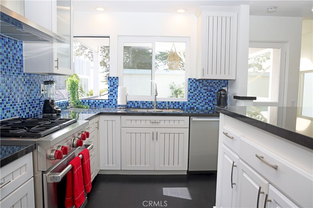 161 Ruby Street Laguna Beach, CA 92651 - Photo 12 of 25