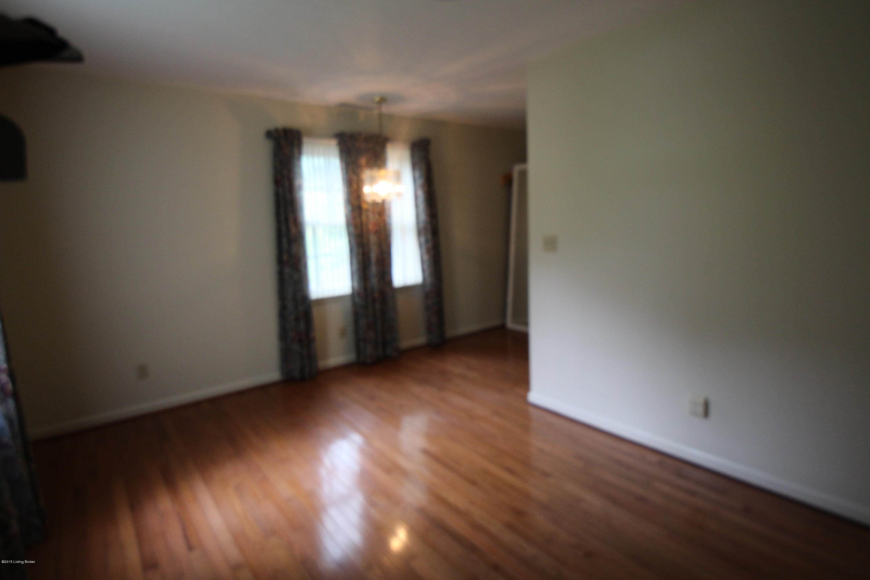 3548 Mink Run Road Frankfort, KY 40601 - Photo 23 of 42 LIVING ROOM