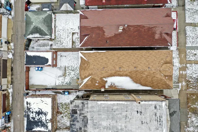 a bed room with a bed