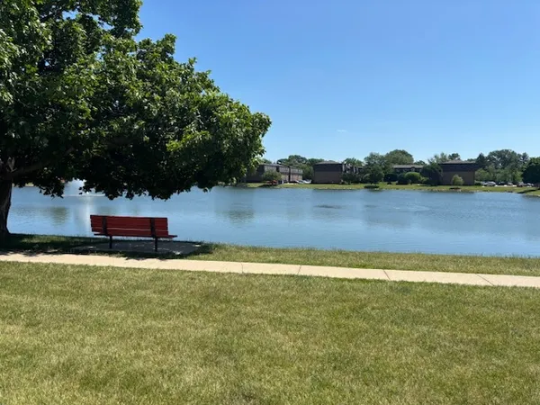 $219,900 | 9388 Bay Colony Drive, Unit 1S, Des Plaines, IL 60016