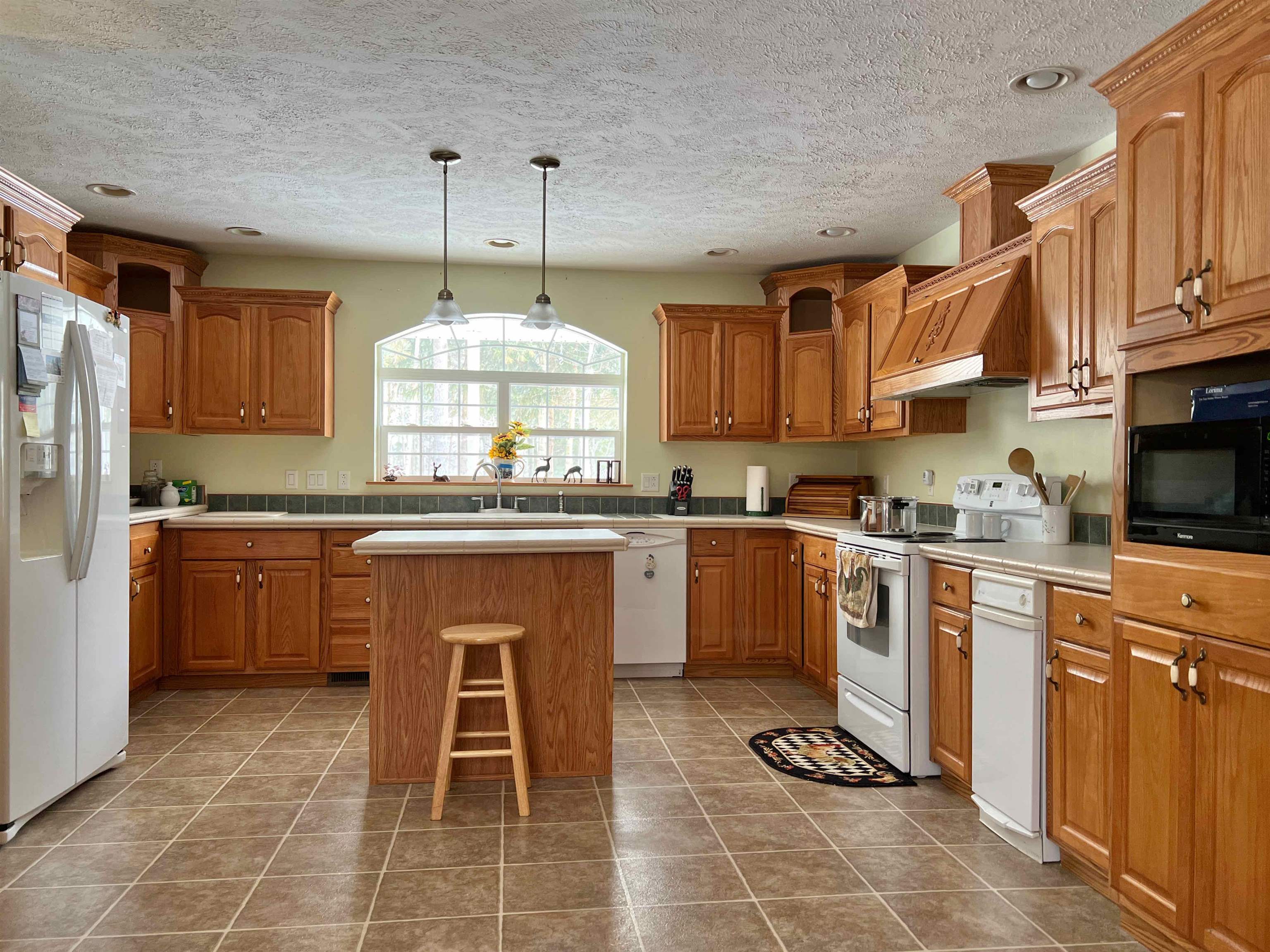 1664 South Coleman Road Shepherd, MI 48883 - Photo 3 of 73 1896731-2.JPG