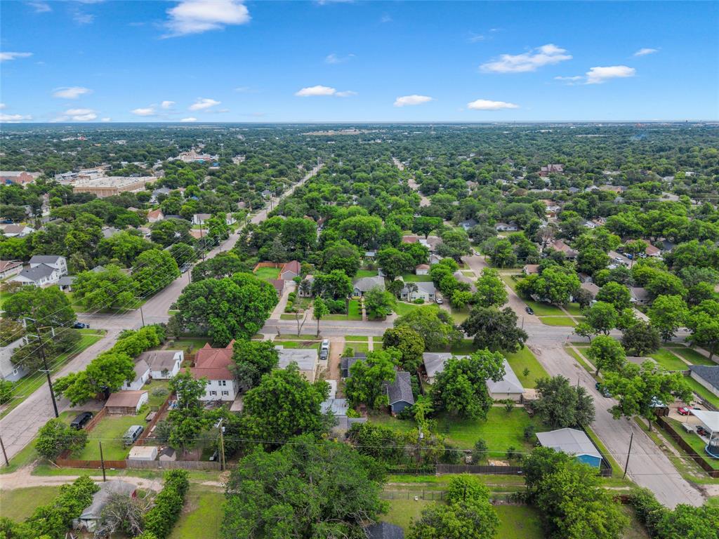 2717 Colcord Avenue Waco, TX 76707 - Photo 29 of 34 an aerial view of a city