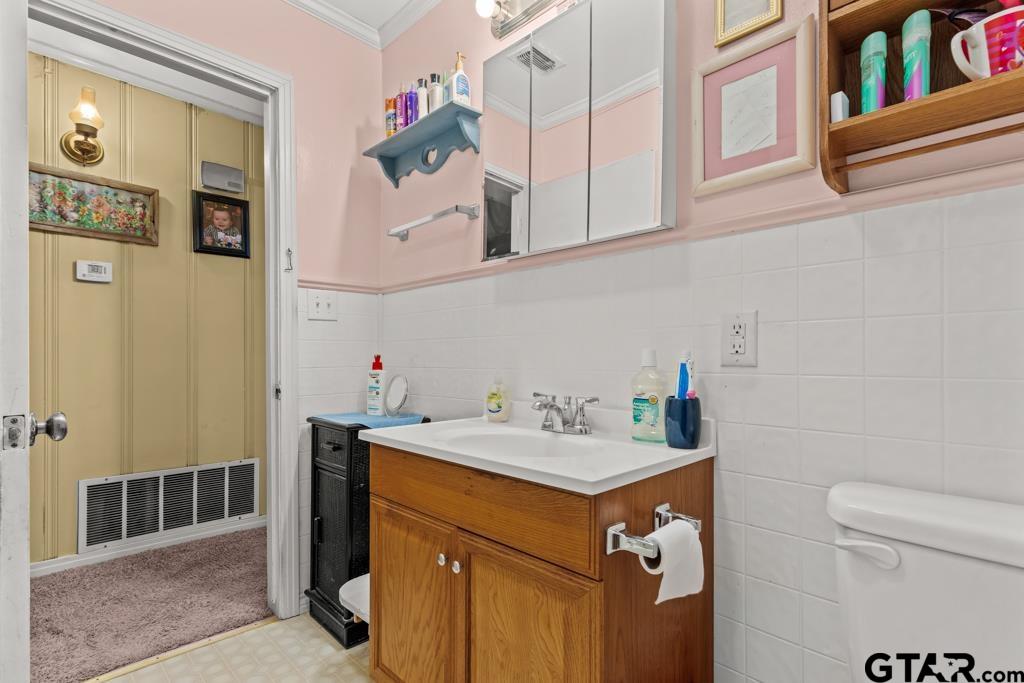 2131 Tryon Road Longview, TX 75601 - Photo 15 of 39 a bathroom with a sink mirror vanity and toilet