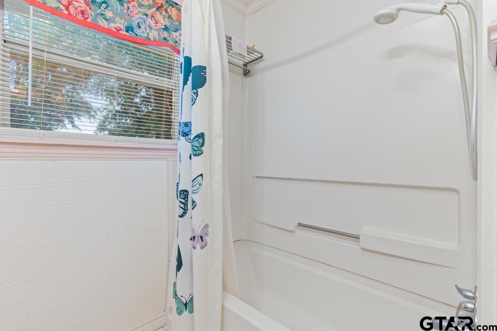 2131 Tryon Road Longview, TX 75601 - Photo 16 of 39 a bathroom with a shower