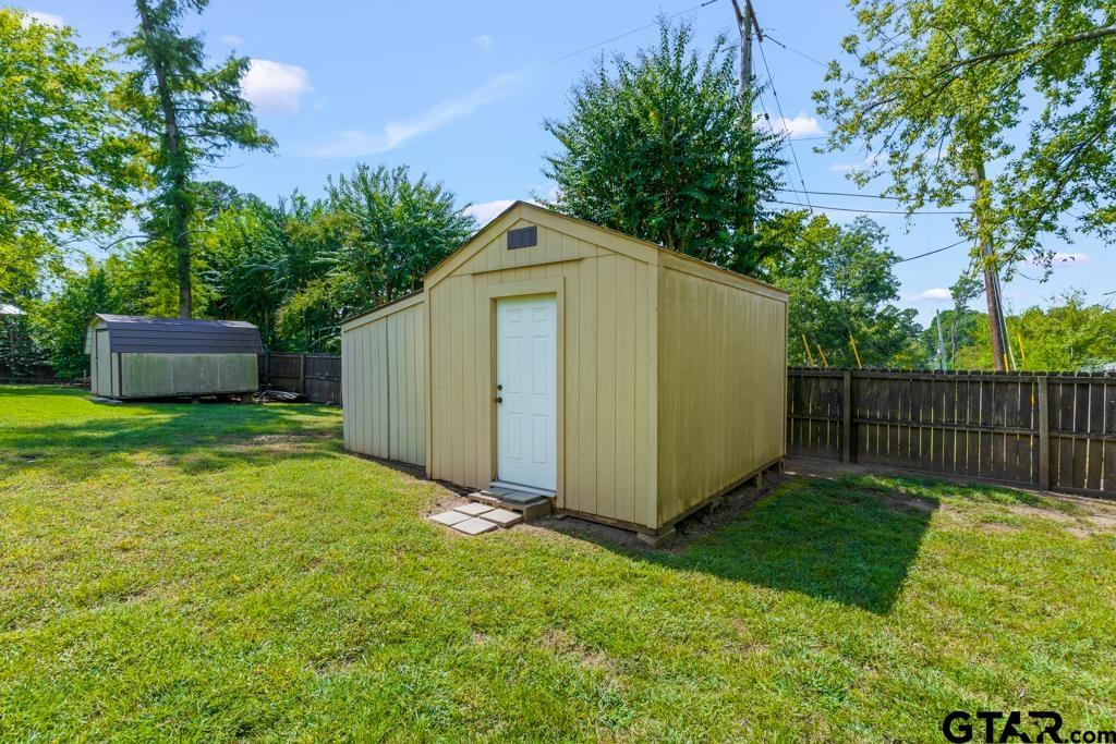 2131 Tryon Road Longview, TX 75601 - Photo 29 of 39 a view of a backyard with potted plants and large tree