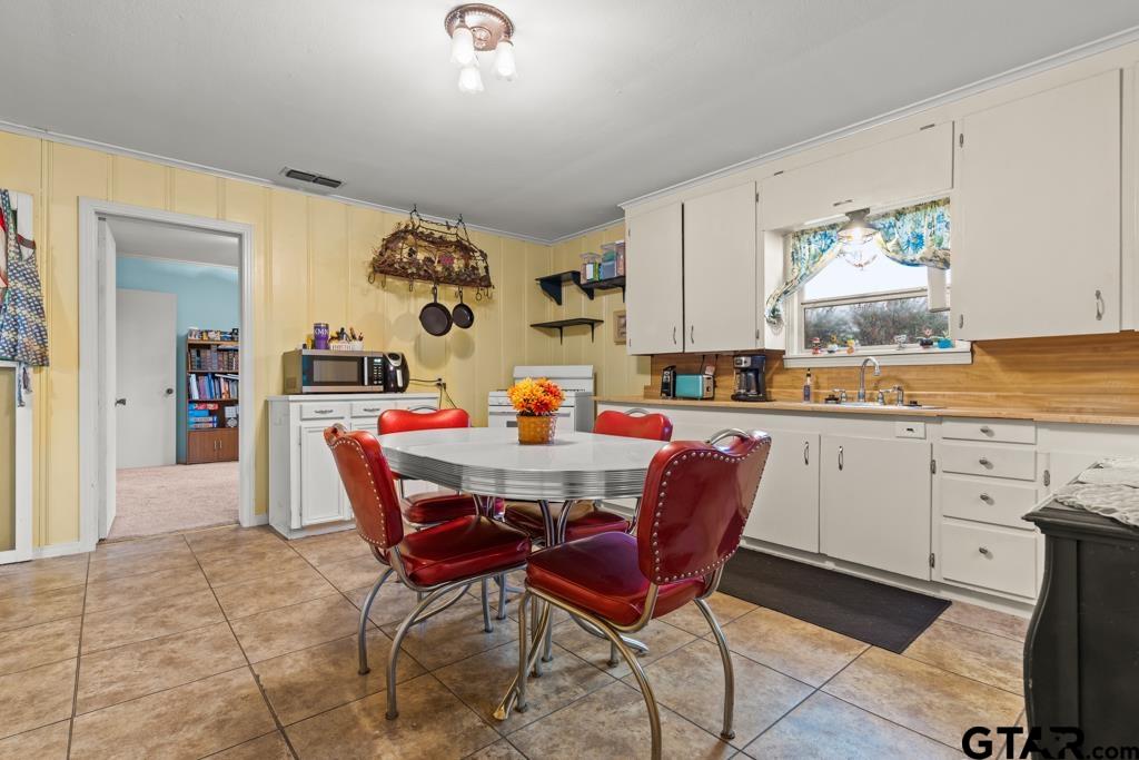 2131 Tryon Road Longview, TX 75601 - Photo 7 of 39 a dining room with furniture and window