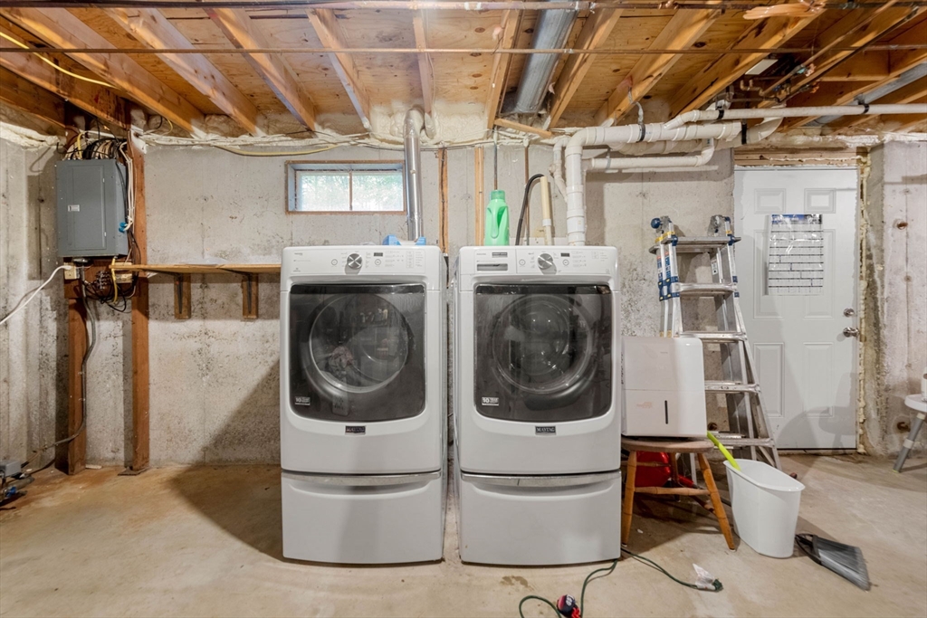 25 Holly Drive Gardner, MA 01440 - Photo 27 of 32 a utility room with dryer and washer