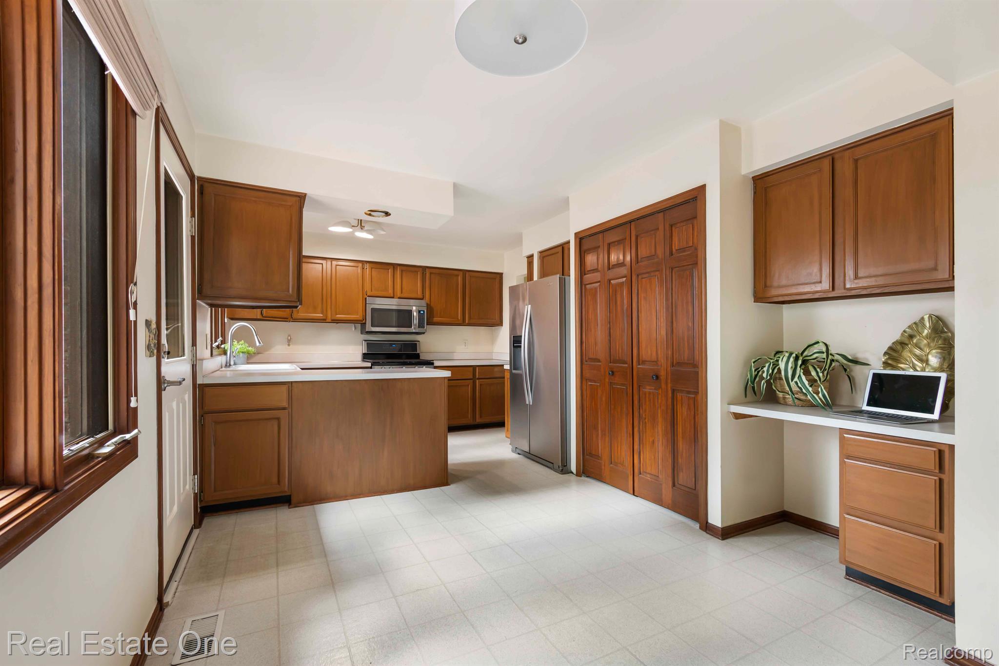 1324 Greenleaf Drive Rochester, MI 48309 - Photo 20 of 39 Gallery Image 20