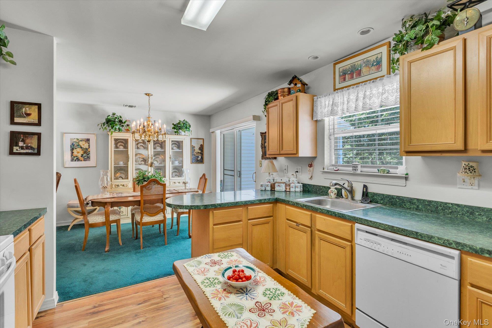 702 Pebble Beach Path Riverhead, NY 11901 - Photo 6 of 17