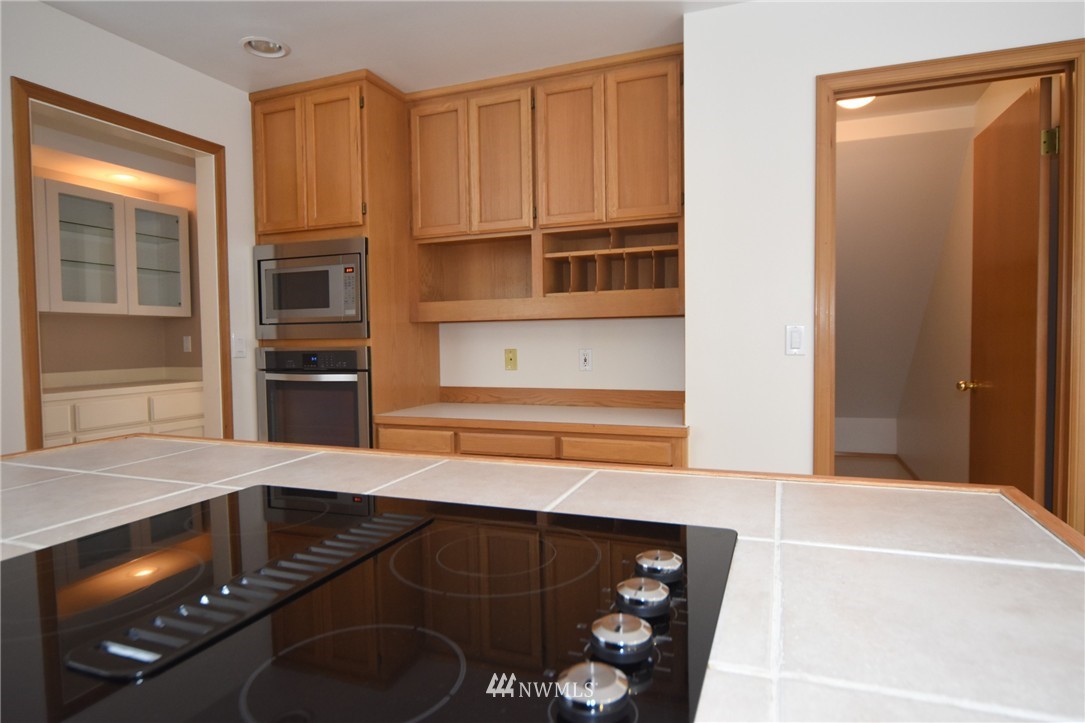 4507 Northeast 18th Street Renton, WA 98059 - Photo 14 of 22
