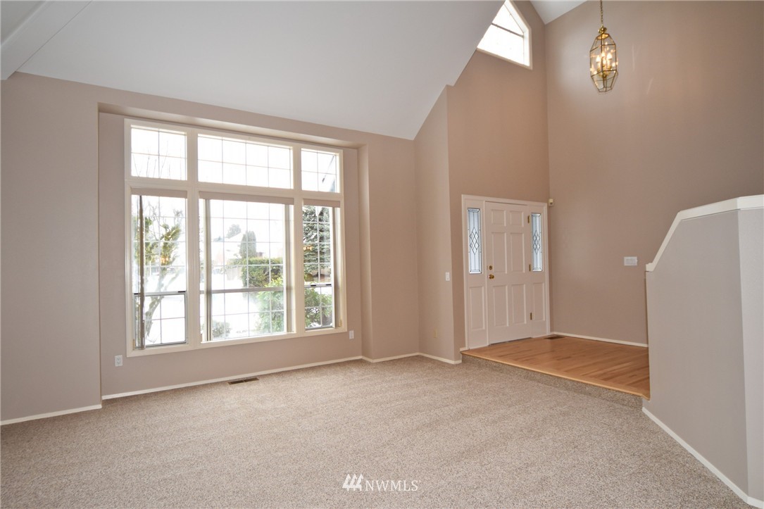 4507 Northeast 18th Street Renton, WA 98059 - Photo 4 of 22