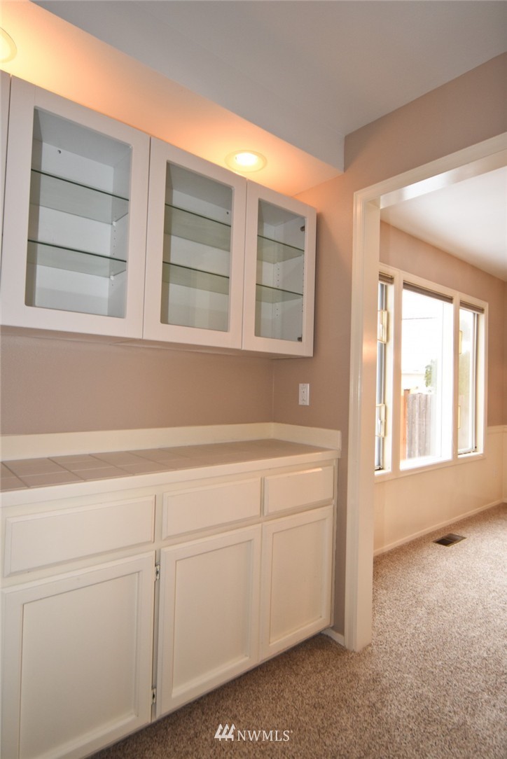 4507 Northeast 18th Street Renton, WA 98059 - Photo 9 of 22