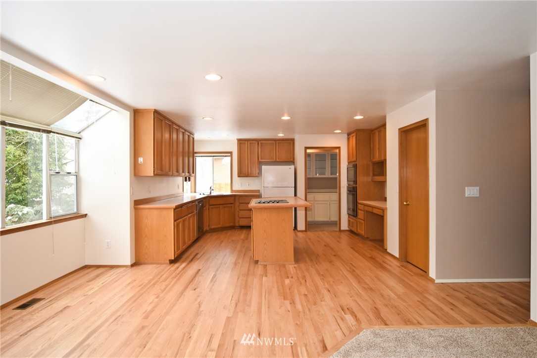 4507 Northeast 18th Street Renton, WA 98059 - Photo 10 of 22