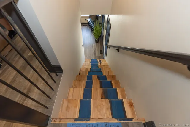 a black and white photo of a picture