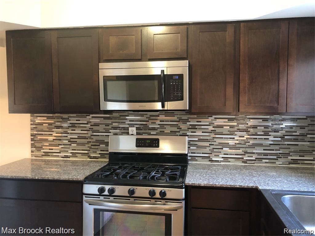 27922 West Eleven Mile Road Farmington, MI 48336 - Photo 5 of 17