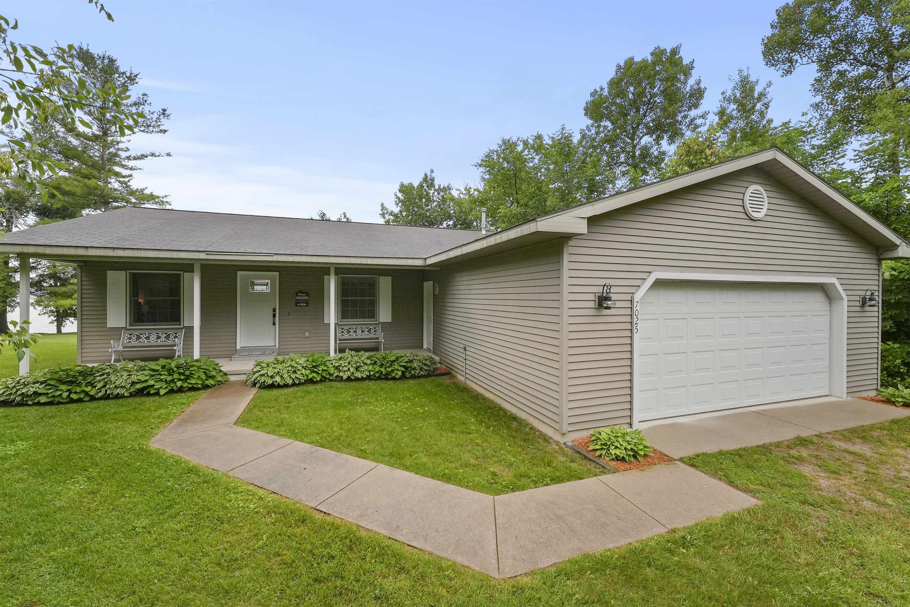 7025 East Birch Point Road Traverse City, MI 49684 - Photo 3 of 38 1935558-fbd3f1ae-0d01-47ed-89ae-e2a0f2750bec.JPG