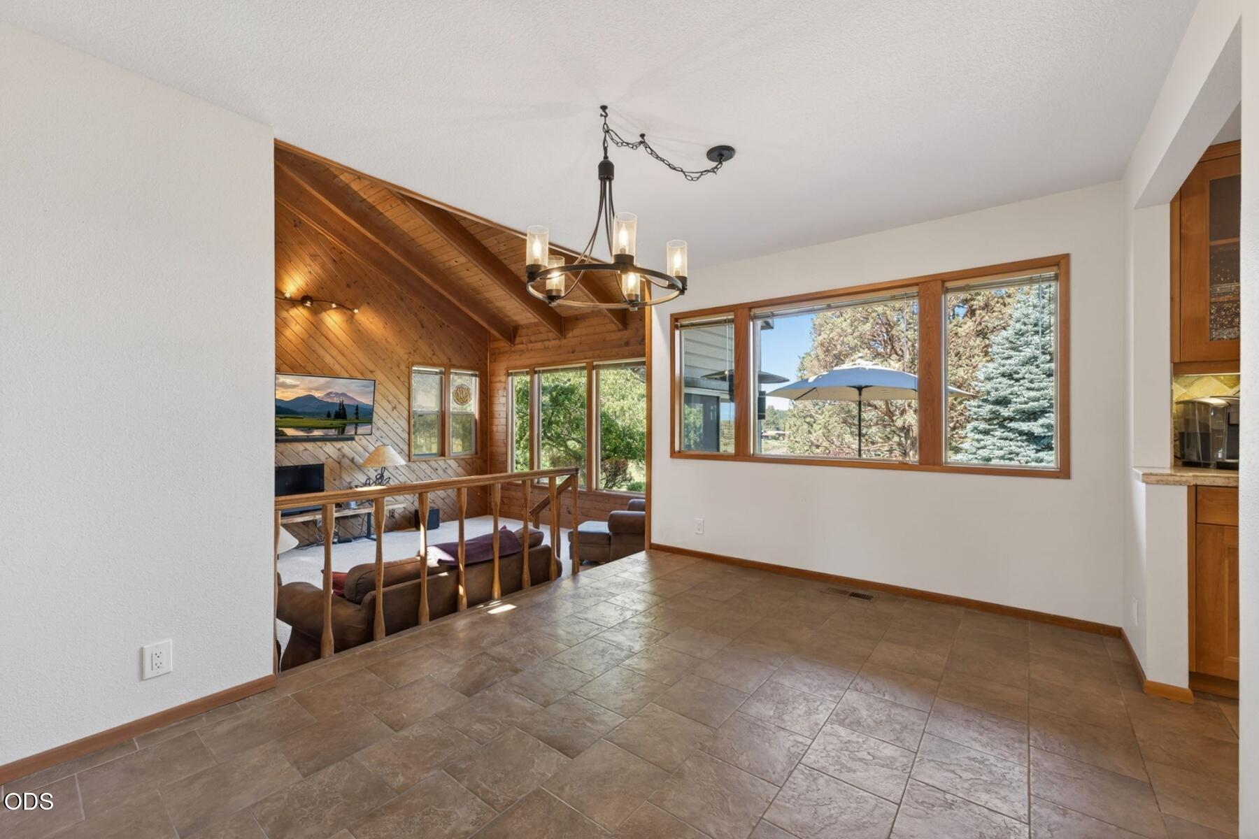 60376 Arnold Market Road Bend, OR 97702 - Photo 14 of 47