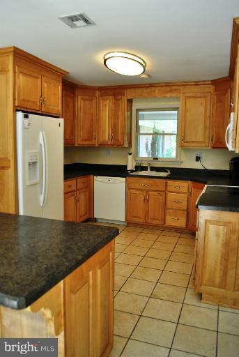 4036 Hanson Road White Plains, MD 20695 - Photo 12 of 30 Kitchen