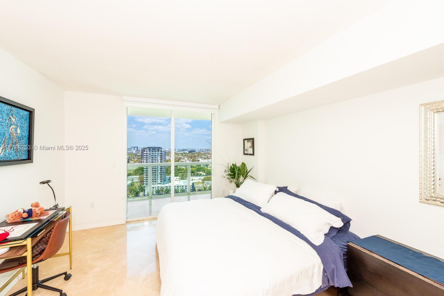 1800 North Bayshore Drive, Unit 2406 Miami, FL 33132 - Photo 14 of 25 Gallery Image 14