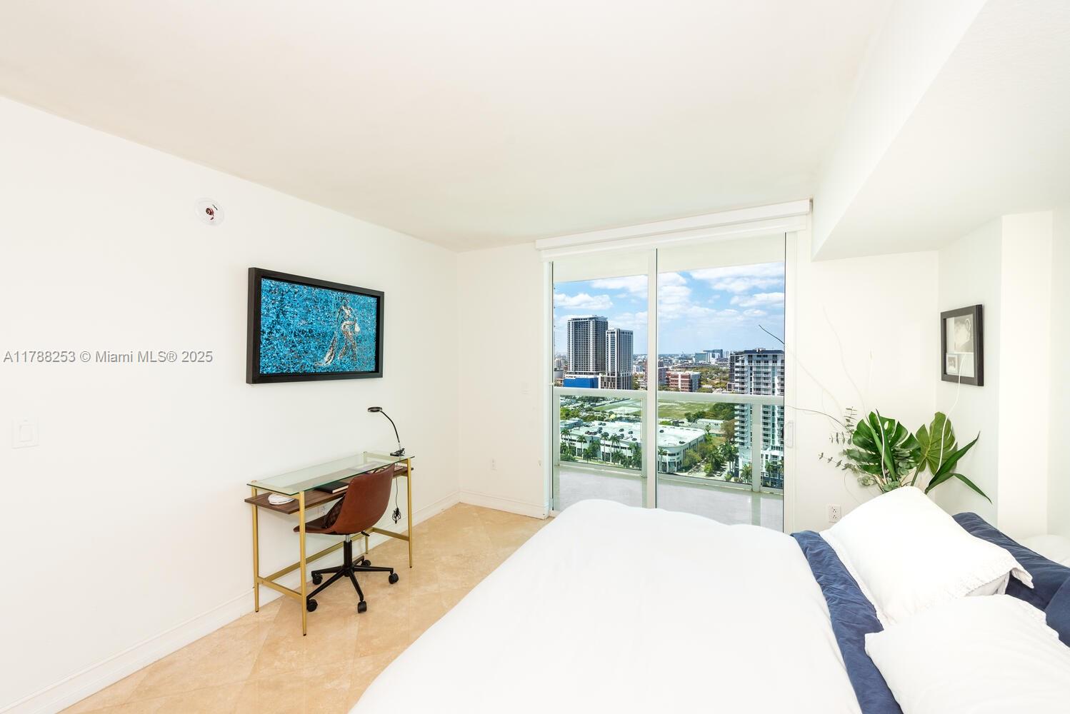 1800 North Bayshore Drive, Unit 2406 Miami, FL 33132 - Photo 15 of 25 Gallery Image 15