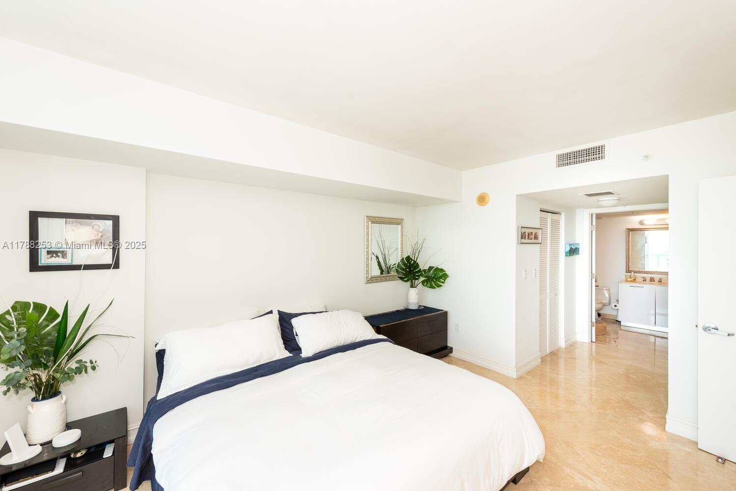 1800 North Bayshore Drive, Unit 2406 Miami, FL 33132 - Photo 16 of 25 Gallery Image 16