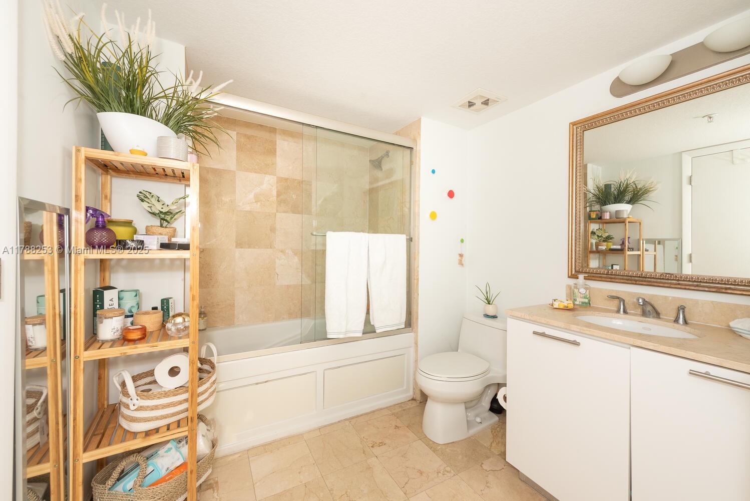 1800 North Bayshore Drive, Unit 2406 Miami, FL 33132 - Photo 18 of 25 Gallery Image 18