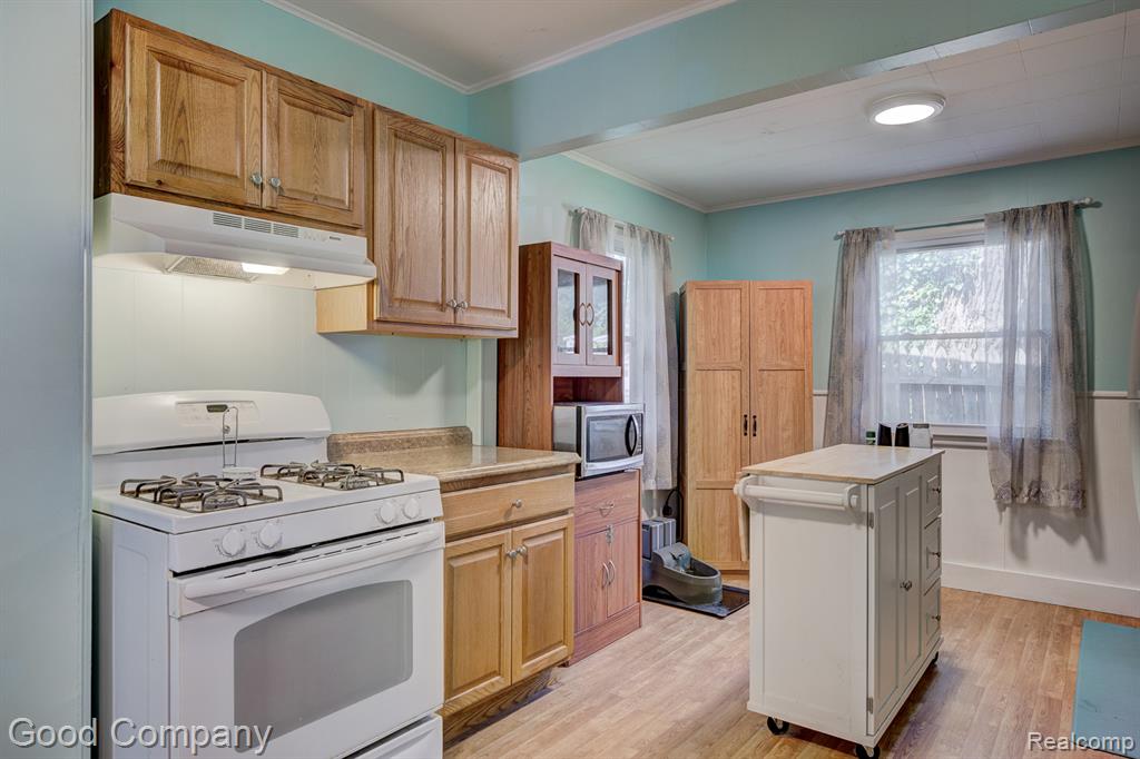 585 Roth Boulevard Clawson, MI 48017 - Photo 8 of 39