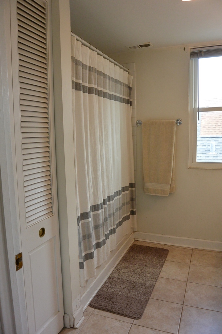 1652 West Nelson Street, Unit 3 Chicago, IL 60657 - Photo 12 of 15