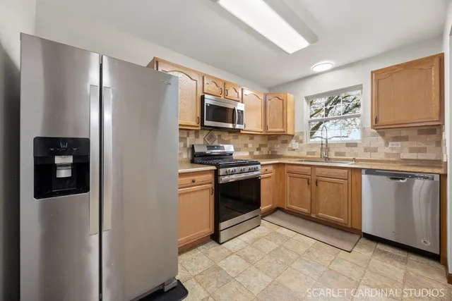 $317,500 | 34 Waterbury Circle, Oswego, IL 60543