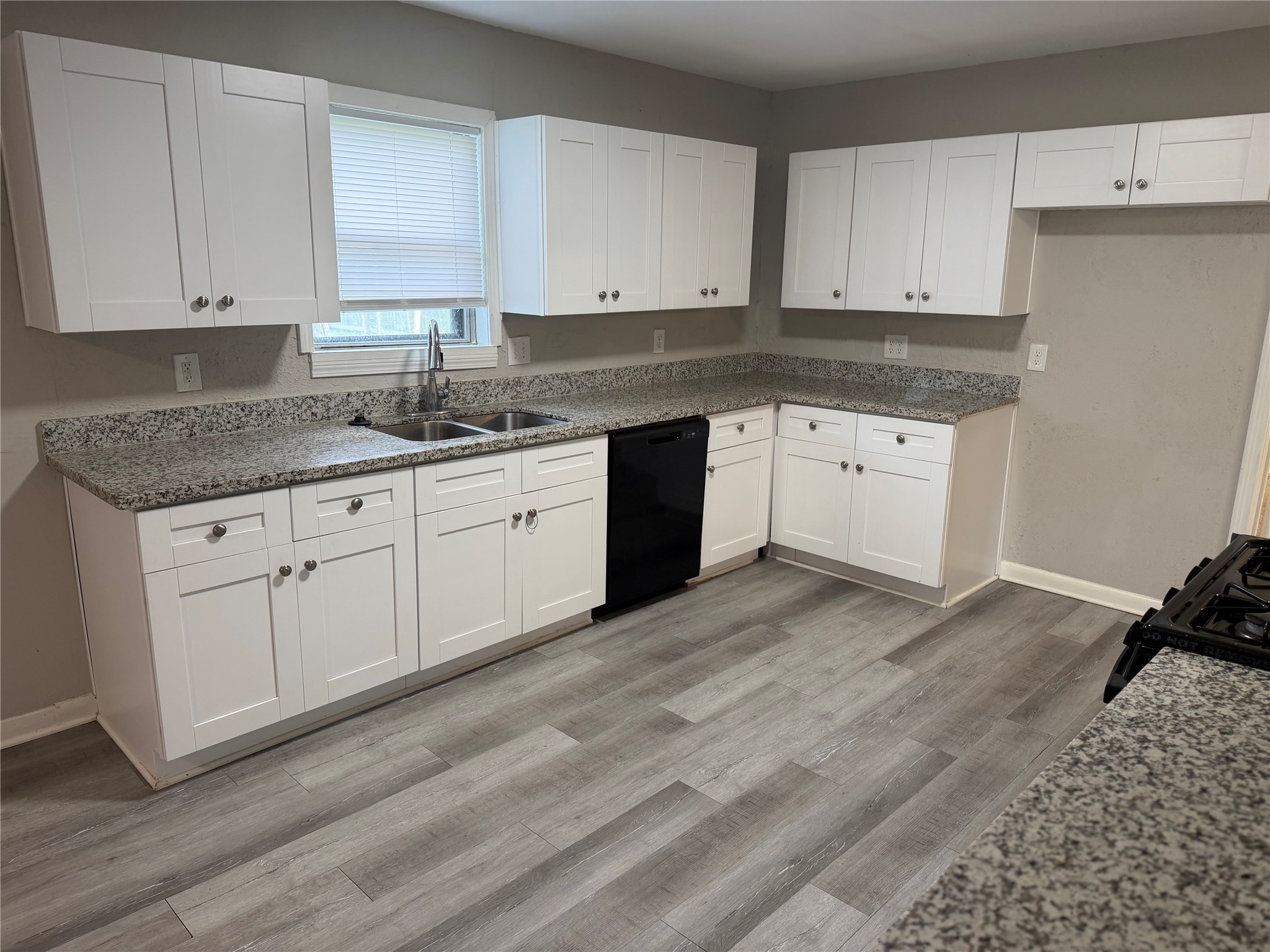 819 West Kyle Road Clute, TX 77531 - Photo 13 of 25